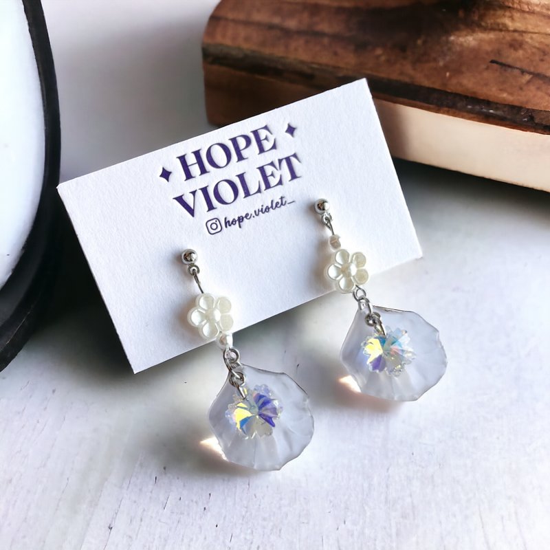 Snowy Happiness Earrings - ต่างหู - วัสดุอื่นๆ ขาว