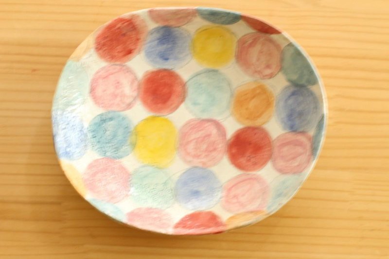 Oval dish of colorful dot dusting. - จานเล็ก - ดินเผา 