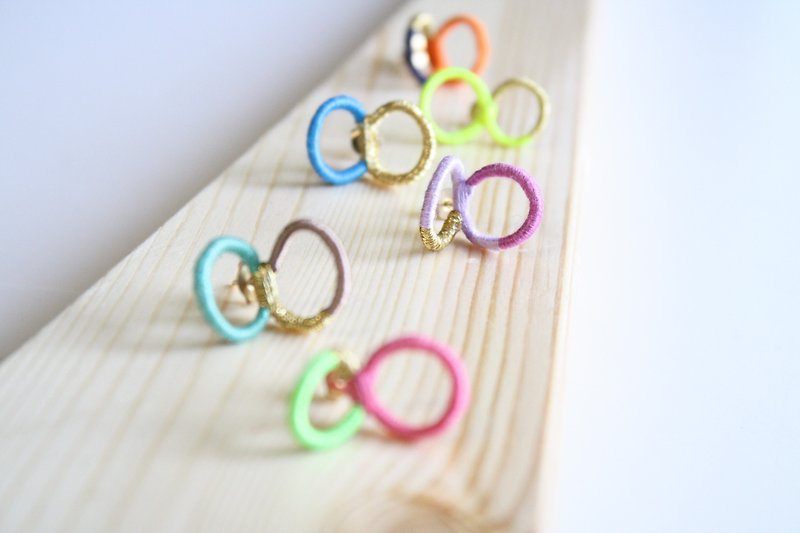バタフライ　片耳ピアス   For colorful earrings for one ear - ピアス・イヤリング - 金属 多色