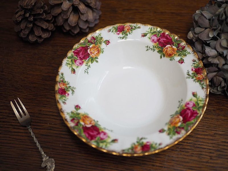 【售完】英國Royal Albert 名瓷老玫瑰經典沙拉盤 - 盤子/餐盤 - 瓷 