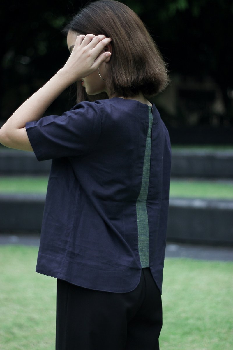 棉．麻 女上衣/長袖上衣 藍色 - square neck navy blue linen-cotton crop top with weaved natural color fabric