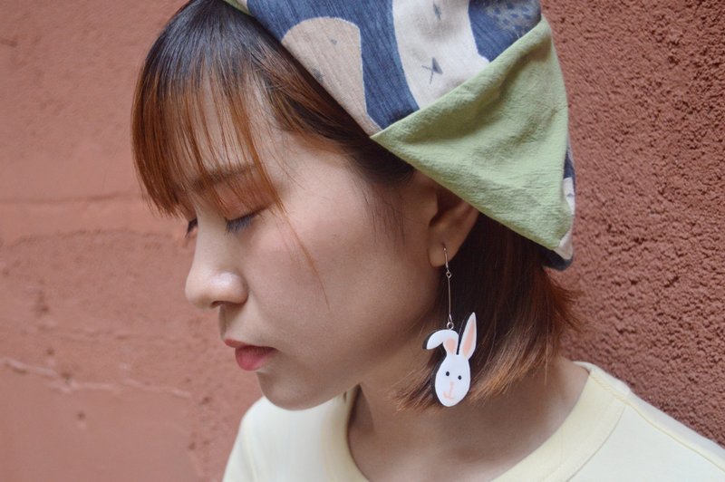 Forest fairy tale fold-eared bunny and carrot asymmetrical hand-painted double-sided earrings ear clip hand-painted wooden - ต่างหู - ไม้ หลากหลายสี