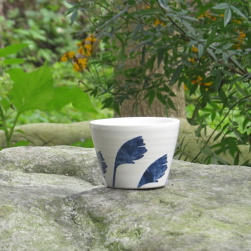 [Vitality] Pig Mouth Cup-Vigorous Reed Flower-240ml - Mugs - Porcelain White