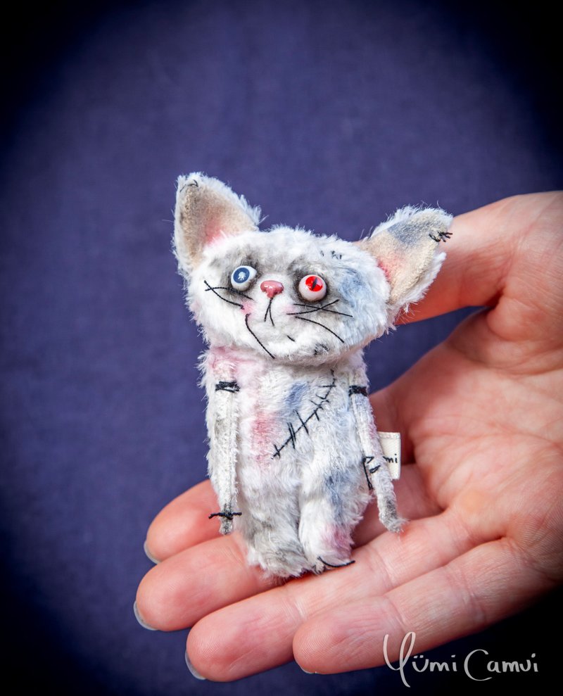 OOAK Cute weird mini Teddy Cat by Yumi Camui - 玩偶/公仔 - 其他材質 白色