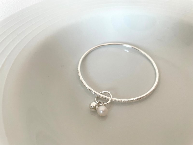 White Moonlight Bell Natural Freshwater Pearl Full Silver Bracelet - สร้อยข้อมือ - ไข่มุก ขาว