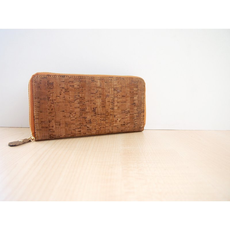 Dark Cork Long Wallet Women Clutch purse with Zipper - กระเป๋าสตางค์ - ผ้าฝ้าย/ผ้าลินิน สีนำ้ตาล