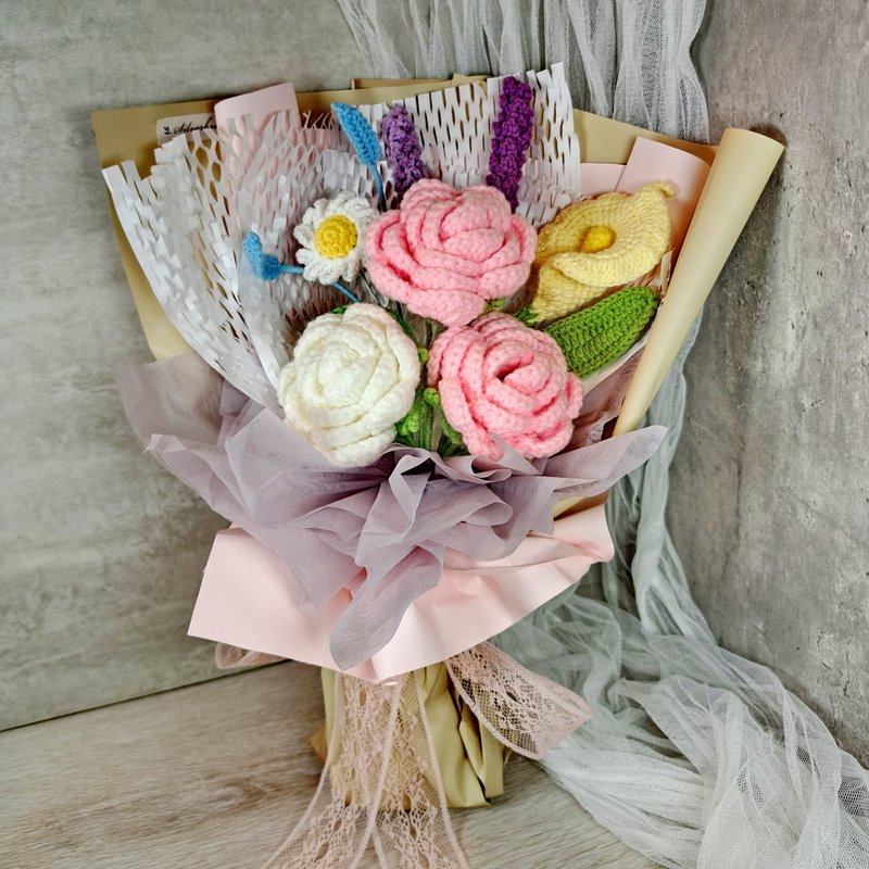 Crocheted Bouquet Birthday Gift Bouquet Graduation Bouquet Valentine's Day Mother's Day Proposal - ของวางตกแต่ง - เส้นใยสังเคราะห์ สึชมพู