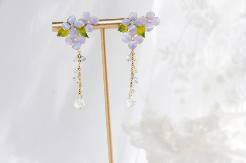 [Blue and Purple Hydrangea] Handmade Original Earrings Bronze Resin Wedding Gift - Earrings & Clip-ons - Resin Multicolor