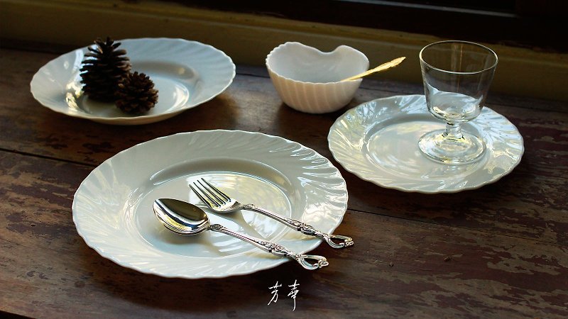 フランスの乳白ガラス食器 - 皿・プレート - ガラス 