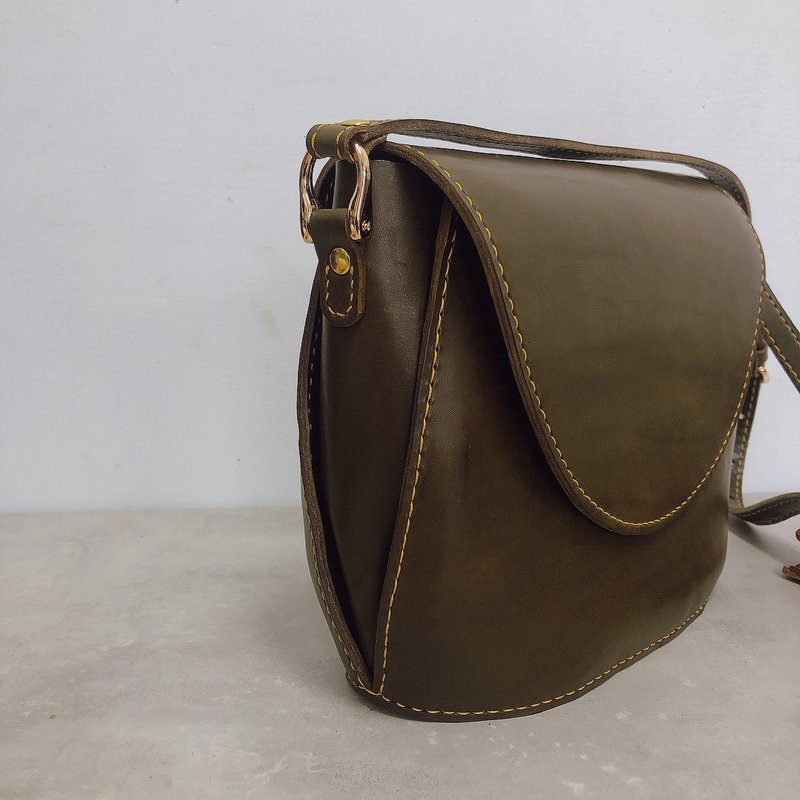 Tea green Japanese style retro side backpack/cross bag CREEP handmade leather goods - กระเป๋าแมสเซนเจอร์ - หนังแท้ 