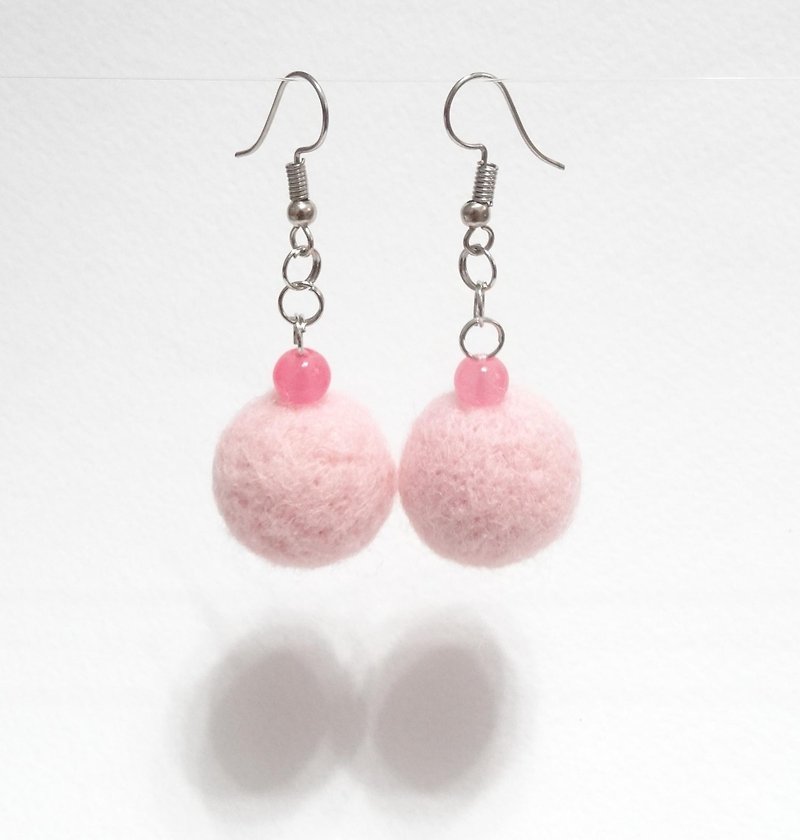 粉紅泡泡-手作羊毛氈耳環(可加購換夾式耳環) - 耳環/耳夾 - 羊毛 粉紅色