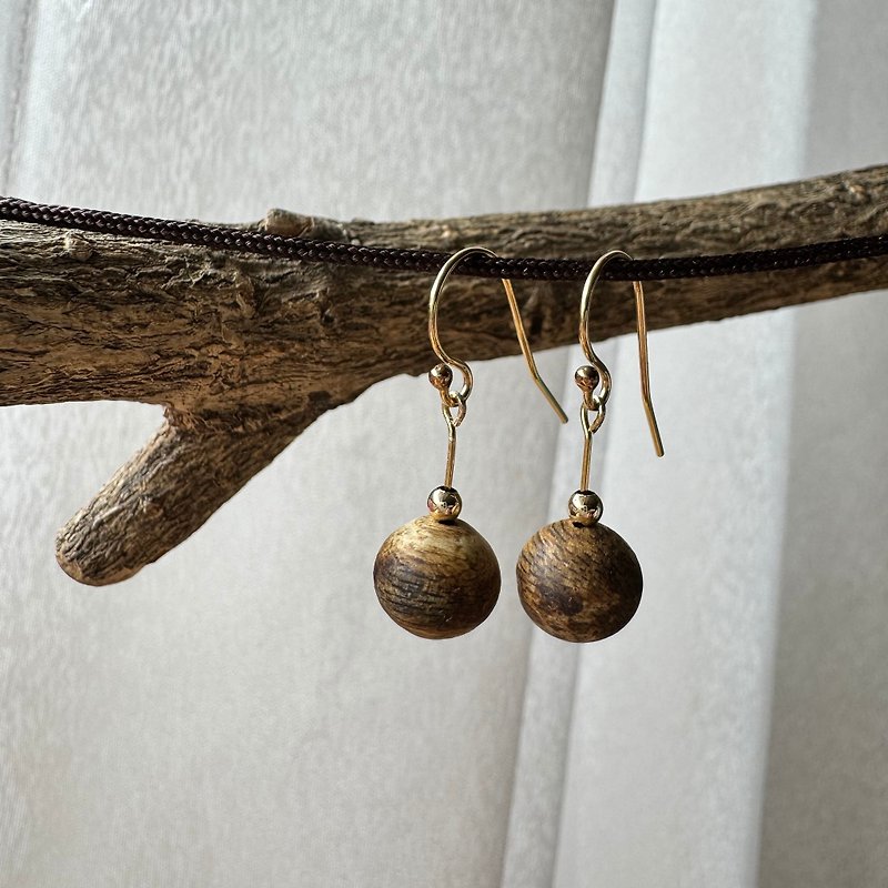 沈香のイヤリング、チェスナン、沈香の銅製ピアス/フック - ピアス・イヤリング - 木製 