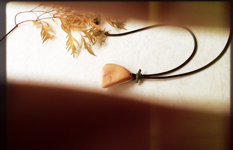 フラッシュ花のネックレスレモンヒノキ - ネックレス - 木製 レッド