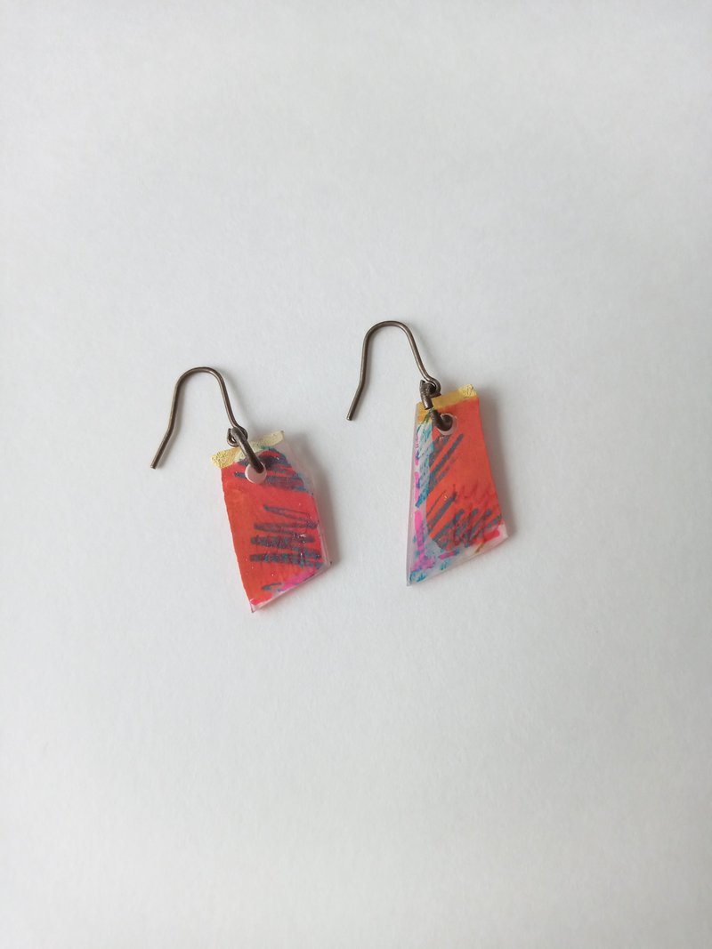 フックピアス　カラフル　1点もの　手描き　イヤリング交換可 - ピアス・イヤリング - プラスチック レッド