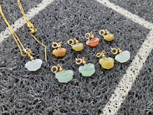 螺絲帽帽工作室 【親翠】天然翡翠 冰多色精緻手工雕種水極美如意頭鎖骨鏈