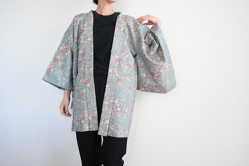Japanese KIMONO, floral kimono, haori, authentic kimono, traditional kimono - เสื้อแจ็คเก็ต - เส้นใยสังเคราะห์ สีน้ำเงิน