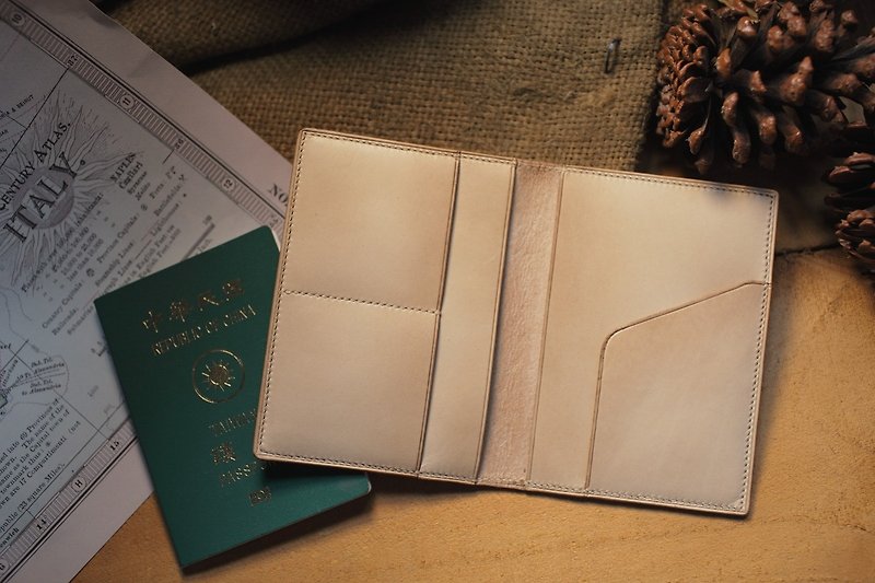 ONE +純粋な手パスポートホルダーパスポートホルダー - パスポートケース - 革 ブラウン