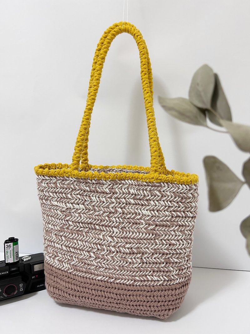 Crochet herringbone side backpack___ Mermaid's outing bag - กระเป๋าแมสเซนเจอร์ - ผ้าฝ้าย/ผ้าลินิน สีกากี