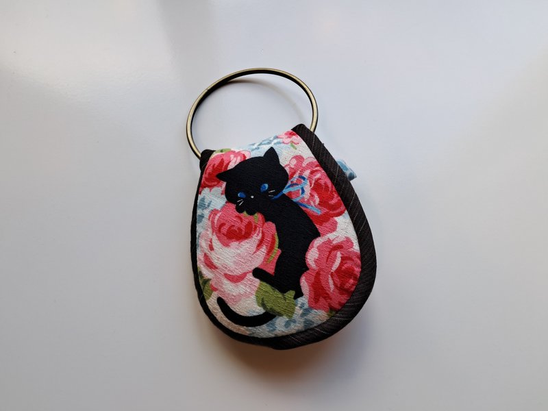 Butler Key Case_Rose Ribbon Black Cat (Apricot Bottom)_Bronze Fixed Type - Keychains - Cotton & Hemp Pink