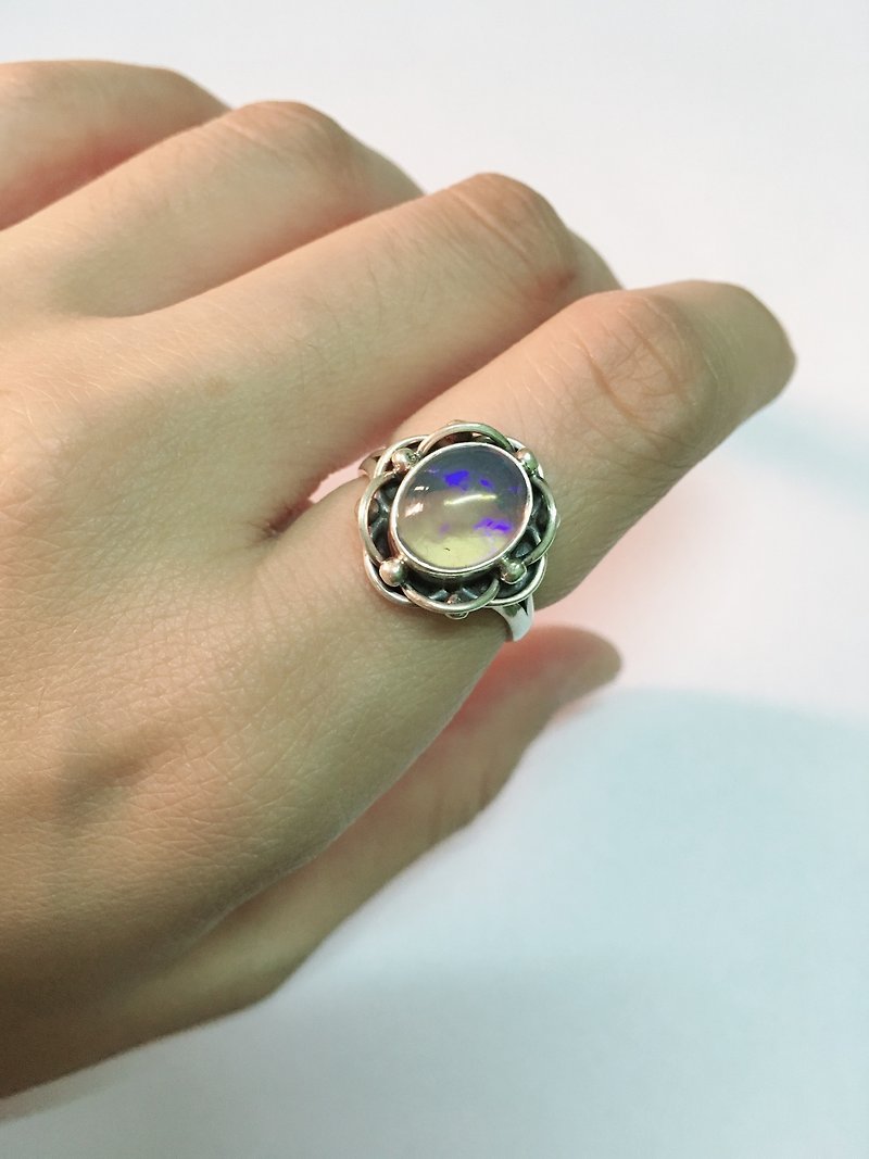 Opal Ring Flower design Handmade in Nepal 92.5% silver - แหวนทั่วไป - เครื่องประดับพลอย 