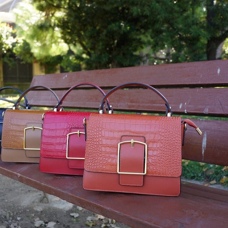 [Made in Italy] Illinois leather embossed gold buckle chain square bag in 3 colors - กระเป๋าแมสเซนเจอร์ - หนังแท้ หลากหลายสี