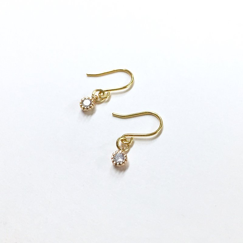 【Ruosang】【Environment】Minimal earrings. 18k gold earrings. Stone/ diamond / diamond earring. Japanese/French/Simple style. Earrings/Ear Hooks/ Clip-On - Earrings & Clip-ons - Gemstone White