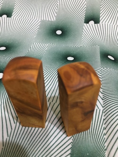 臺灣檜木工藝坊 臺灣檜木印章 閃花 6分印章 尺寸6*1.8*1.8cm一對