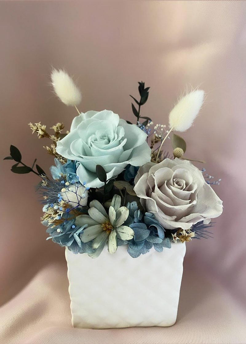Morandi color immortal rose table flower elegant gray tone immortal flower gift - ช่อดอกไม้แห้ง - พืช/ดอกไม้ สีเทา