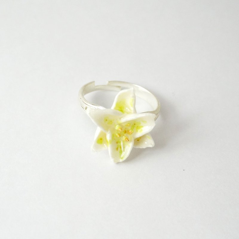 Lily Ring =Flower Piping= Customizable - General Rings - Clay White