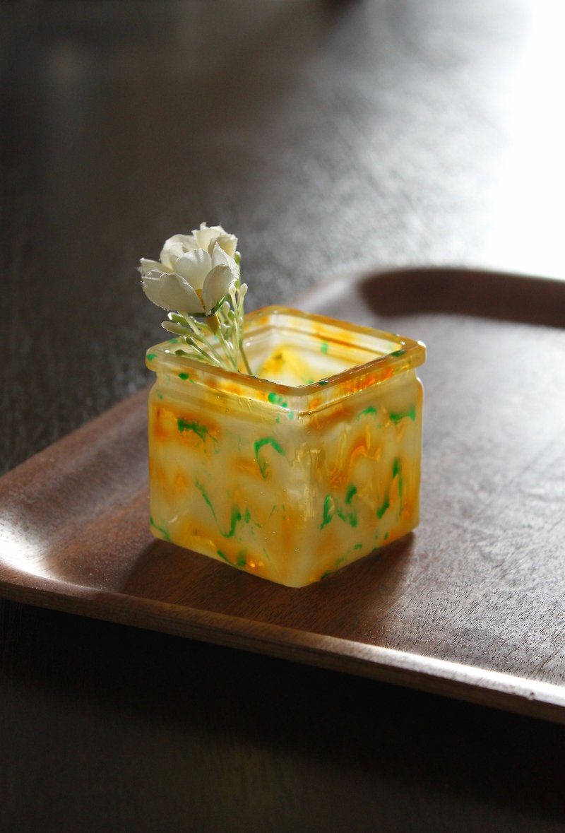 Cute Milky White Orange Handmade Mini Glass Flower Pot・Abstract Flower Holder - Pottery & Ceramics - Glass Orange