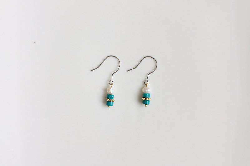 Green Pearl Modeling Earrings - Earrings & Clip-ons - Gemstone Blue