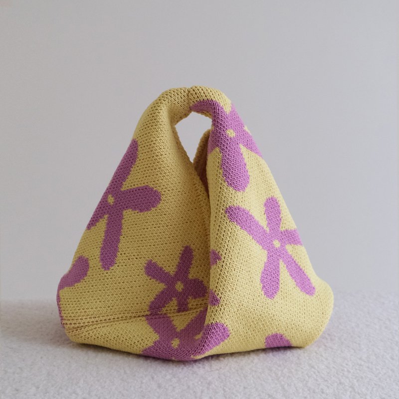 Mini Triangle Bag_Daisy_Lemon Chiffon_Recycled Polyester Fiber - กระเป๋าถือ - อะคริลิค สีเหลือง