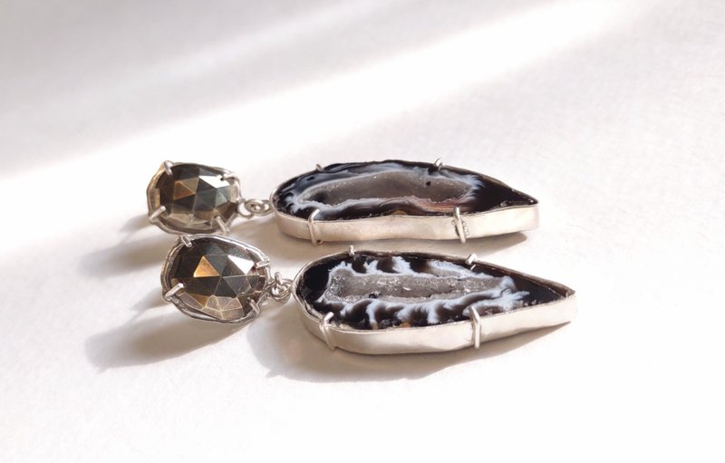 Classy Earrings with Window Druzy Agate x Rose Cut Pyrite Sterling Silver - ต่างหู - เงินแท้ สีดำ