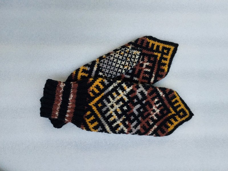 Women's hand-knitted wool mittens are very warm with a pattern - ถุงมือ - ขนแกะ หลากหลายสี