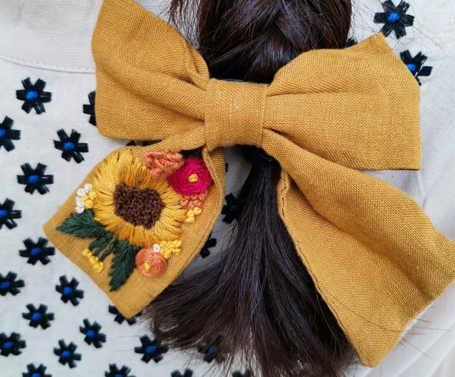 Handmade newest woolen hairpin with yellow sunflower