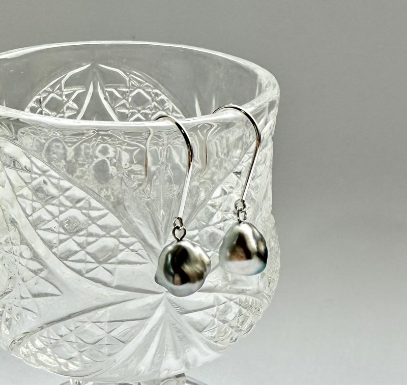 Tahitian  Pearl earring hlg made in Japan - 耳環/耳夾/耳骨夾 - 貴金屬 銀色