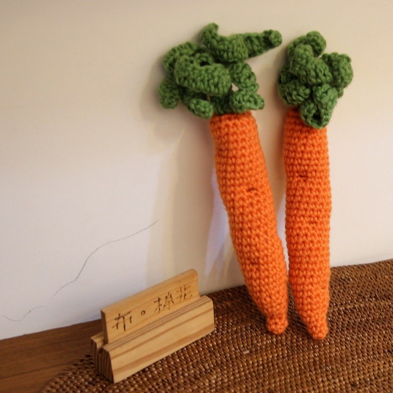 Amigurumi crochet doll: Knitting Pattern Deal, carrot - ของวางตกแต่ง - กระดาษ สีส้ม