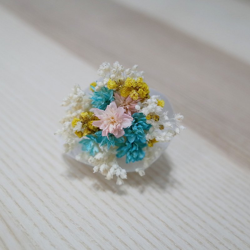 【Q-cute】 dry flower small brooch series - mini colorful - เข็มกลัด - พืช/ดอกไม้ หลากหลายสี