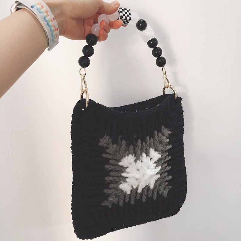 Snowflake crochet piece handbag handbag exchange gift Mother's Day Mother's Day gift - กระเป๋าถือ - ผ้าฝ้าย/ผ้าลินิน สีดำ