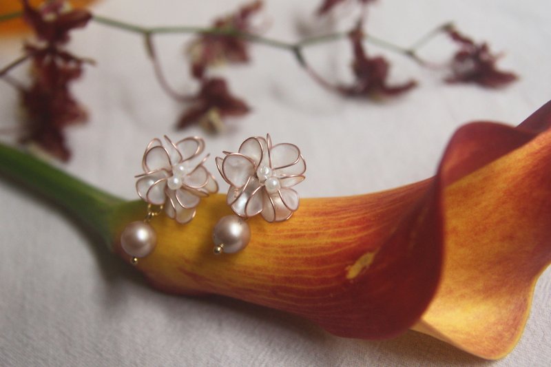 Hydrangea Rose Gold Pearl Resin Ear Pins/ Clip-On - Earrings & Clip-ons - Other Materials 