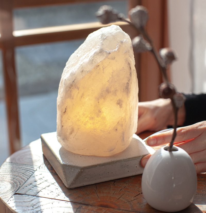 ONELIVINGS 和風職人陶器ホワイト塩ランプ-WONDER (2～3kg) - 照明・ランプ - 陶器 ホワイト