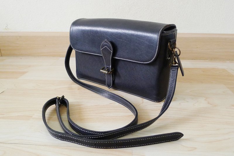 Vintage NORMA KAMALI Black Genuine Leather Rigid Box Shaped crossbody bag - 側背包/斜背包 - 真皮 黑色