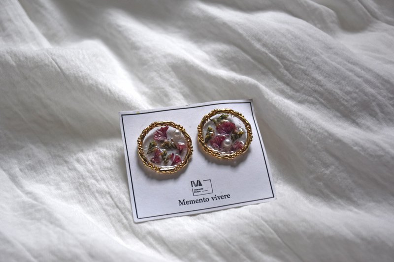 14k Gold Plated Vintage Hoop Dry Flower Earrings - ต่างหู - พืช/ดอกไม้ สึชมพู