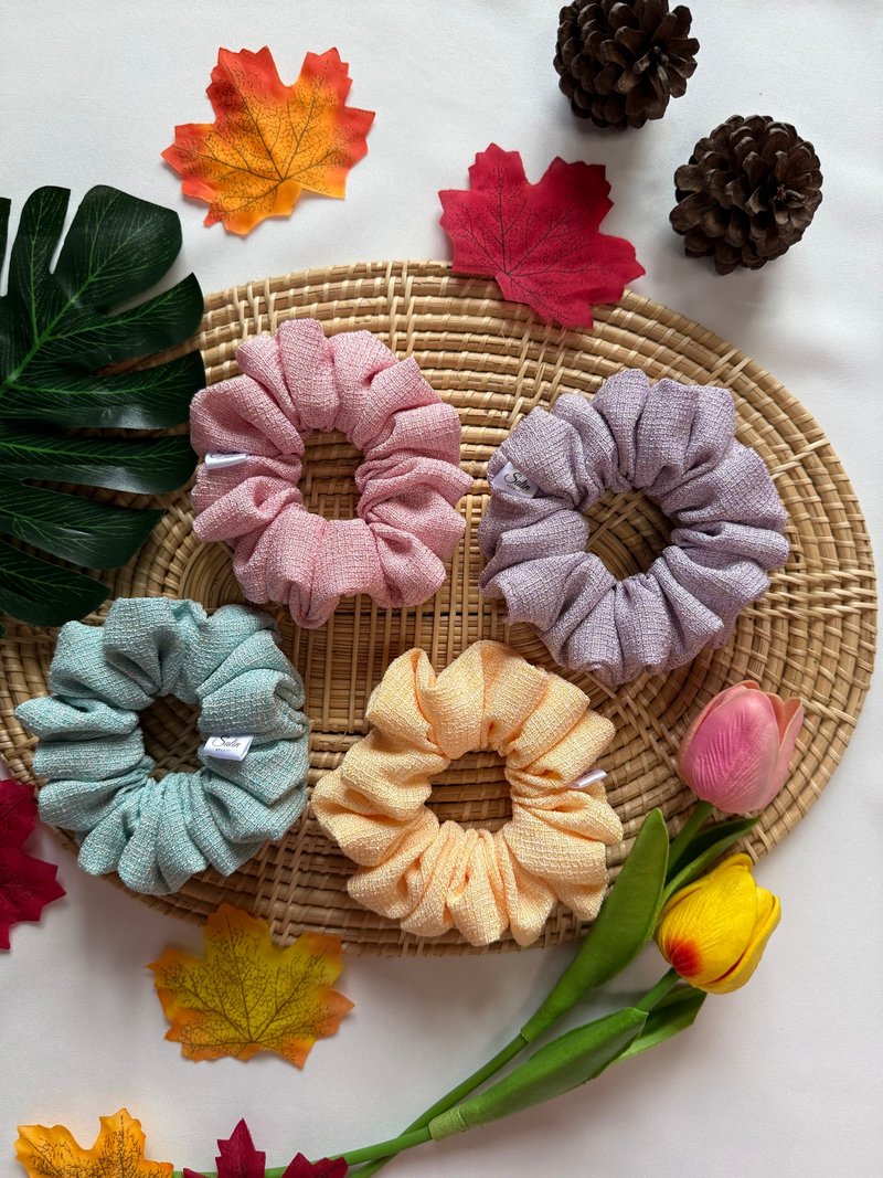 Tweed scrunchies with a unique texture and soft pastel tones - 髮夾/髮圈 - 其他材質 