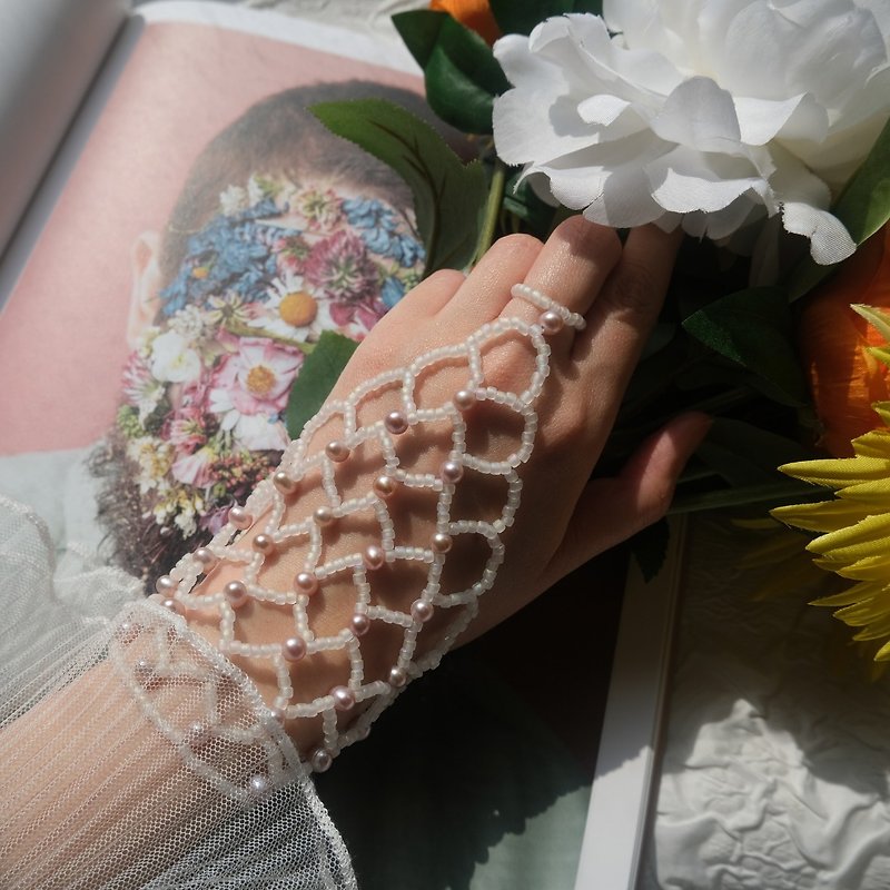Freshwater Pearl Lace Gloves - ถุงมือ - ไข่มุก ขาว