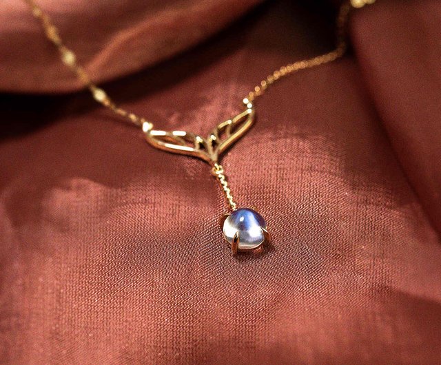 18Kソリッドゴールドミルキームーンストーンホエールテール