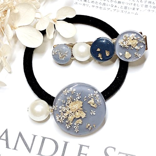 PUREST HOME PUREST HOME 日本樹脂 花語 珍珠 手作 髮夾+髮圈 / 莫蘭迪藍