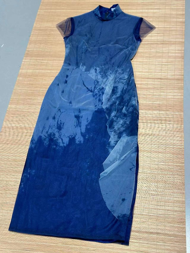 Silk cheongsam ink smudged double layer - กี่เพ้า - ผ้าไหม สีน้ำเงิน