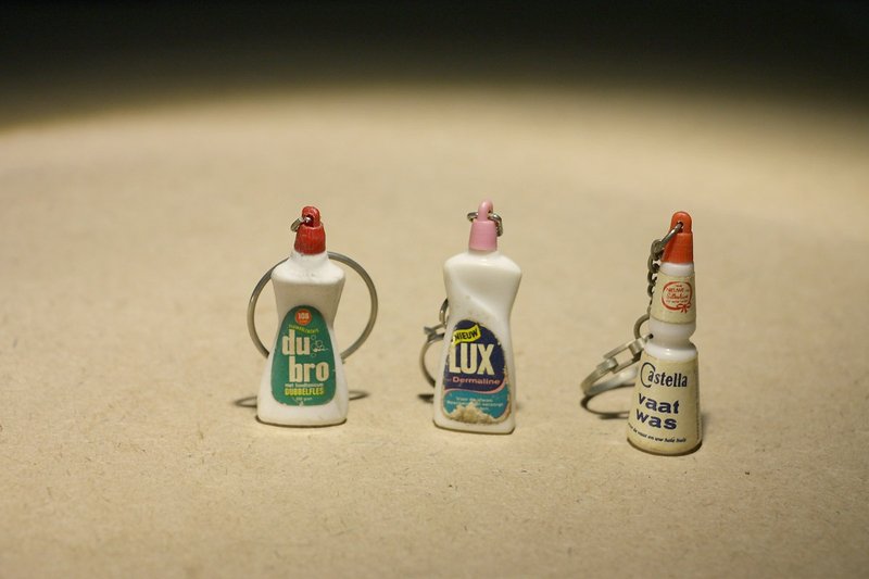 Purchased from the Netherlands in the middle and late 20th century, three brand cleaner antique key rings - Keychains - Plastic White