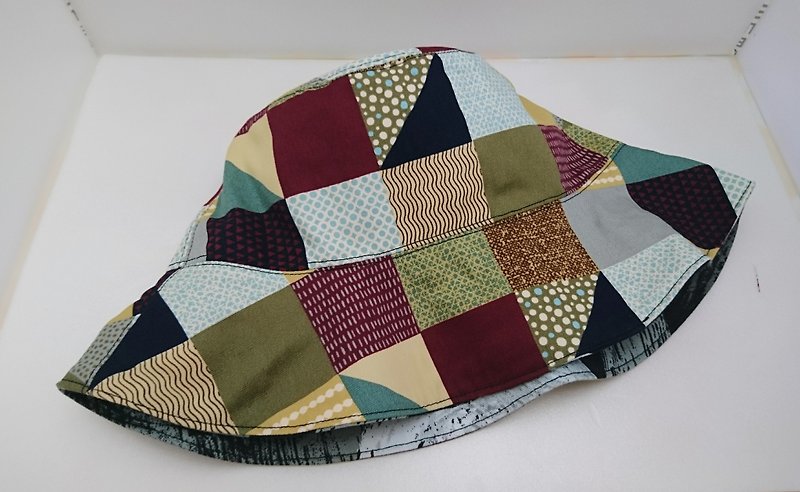 Mosaic tiled and black and white impression double-sided fisherman hat - Hats & Caps - Cotton & Hemp Multicolor